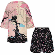 Cargar imagen en el visor de la galería, Conjunto de camisa con mangas murciélago y shorts con cintura elástica para mujer YKL07 personalizado con patrón foto texto (impresión de imagen única)