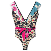 Cargar imagen en el visor de la galería, Novedad de 2024 Traje de baño de una pieza para mujer SDS2003 traje de baño con volantes y cuello en V personalizado con patrón foto texto (impresión de imágenes múltiples)