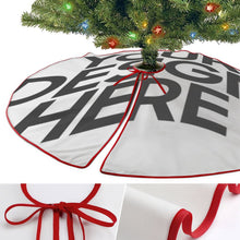 Cargar imagen en el visor de la galería, Falda para árbol de Navidad (borde rojo) (diferentes imágenes en ambos lados) personalizado con patrón foto texto