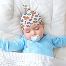 Cargar imagen en el visor de la galería, Gorro de Bebé Personalizado con Nudo | El Regalo de Nacimiento Ideal