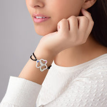 Cargar imagen en el visor de la galería, Pulsera de Tres Corazones Entrelazados con Circonitas Cúbicas de Plata 925 / Cobre para Mujer Hombre S0038 Grabada Personalizada con Texto Nombre