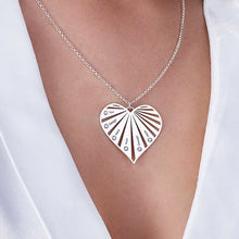 Cargar imagen en el visor de la galería, Collar de Corazón con Piedras de Nacimiento en Plata de Ley X0020 Grabado Personalizado con Texto Nombre