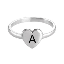 Cargar imagen en el visor de la galería, Anillo con Letra de Corazón de Plata Esterlina J0025 Grabado Personalizado con Texto Nombre