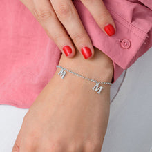 Cargar imagen en el visor de la galería, Pulsera Personalizada con colgante de letras S0016 con texto nombre para mujer hombre Cadena Ajustablede de cobre / plata de ley 925 chapada de oro rosa de 18K