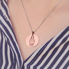 Cargar imagen en el visor de la galería, Collar Redondo Conmemorativo de Foto de Acero Titanio para Mujer Hombre Parejas SS1401109 Grabado Personalizado con Imagen Foto