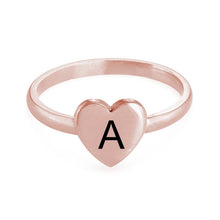 Cargar imagen en el visor de la galería, Anillo con Letra de Corazón de Plata Esterlina J0025 Grabado Personalizado con Texto Nombre