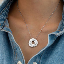 Cargar imagen en el visor de la galería, Collar de Anillos Entrelazados de Plata de Ley Chapada en Oro / Oro Rosa X0018 Grabado Personalizado con Texto Nombre