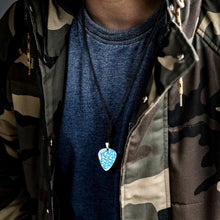 Cargar imagen en el visor de la galería, Collar de acero negro de púa de guitarra para mujer hombre SS1401018 personalizado con texto nombre