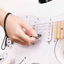 Cargar imagen en el visor de la galería, Collar de acero negro de púa de guitarra para mujer hombre SS1401018 personalizado con texto nombre
