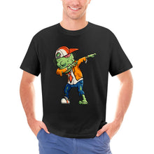 Cargar imagen en el visor de la galería, Camiseta 100% Algodón Manga Corta Casual Clásica para hombre FS0803015 con Impresión Delantera de Una Imagen con Foto Logo Patrón Texto