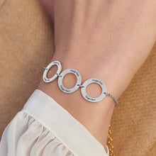 Cargar imagen en el visor de la galería, Pulsera Personalizada S0041 de 3 Círculos para Mujer Hombre con Grabado en Plata de Ley con Texto Nombre