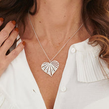 Cargar imagen en el visor de la galería, Collar de Corazón con Piedras de Nacimiento en Plata de Ley X0020 Grabado Personalizado con Texto Nombre