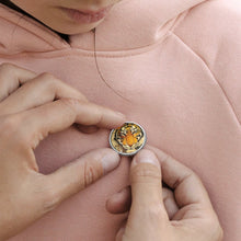 Cargar imagen en el visor de la galería, Pin Metálico Redondo Personalizado (Tamaño Clásico 2,5 cm)
