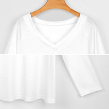 Cargar imagen en el visor de la galería, Camiseta Oversize Cuello Doble V Personalizada | Manga Larga &amp; Estilo Boyfriend
