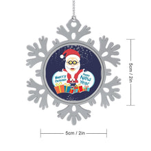 Cargar imagen en el visor de la galería, Forja tu Recuerdo en Metal: Adorno de Nieve Personalizado
