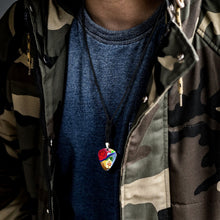 Cargar imagen en el visor de la galería, Collar Púa de Guitarra Personalizado
