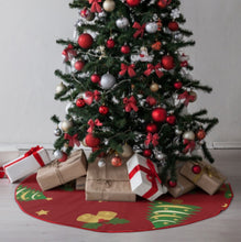 Cargar imagen en el visor de la galería, Falda para árbol de Navidad (borde rojo) (diferentes imágenes en ambos lados) personalizado con patrón foto texto
