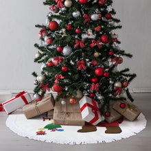 Cargar imagen en el visor de la galería, Crea tu Refugio Navideño | Falda de Árbol Personalizada con Borlas
