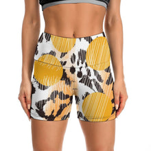 Cargar imagen en el visor de la galería, Shorts de Yoga Mujer Cintura Alta | Pantalón Corto Deportivo "Seda de Leche"
