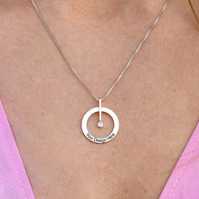 Cargar imagen en el visor de la galería, Collar Círculo Personalizado con Diamante en Plata de Ley / Cobre X0065 Grabado con Texto Nombre
