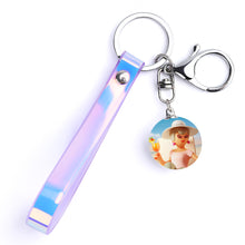 Cargar imagen en el visor de la galería, Llavero con Pulsera de Láser con Diseño Personalizado de Tu Texto o Foto
