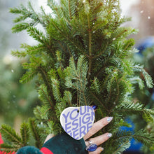 Cargar imagen en el visor de la galería, Adornos Decoraciones de Navidad de Corazón / Adornos Navideños Personalizados con Foto Logo Patrón Texto (Impresión Completa de Una Imagen)
