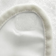 Cargar imagen en el visor de la galería, Babero Impermeable de Paño de Baño con Diseño Personalizado de Tu Estilo de Foto y Imagen
