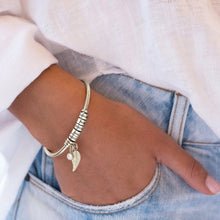 Cargar imagen en el visor de la galería, Brazalete abierto de plata pura 925 con colgante corazon Chapado en oro rosa 18 quilates para mujer S0005 Personalizada Grabada con Texto Nombre

